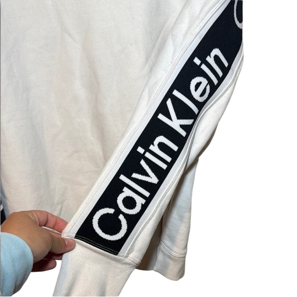 Calvin Klein White and Black Crewneck Sweatshirt Size Large - Picture 7 of 11